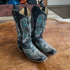 Corral boots, worn but not worn out!